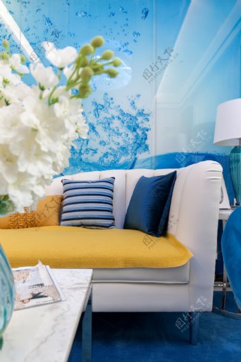 现代简约蓝色客厅沙发抱枕家装效果图