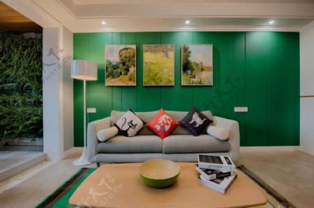 现代时尚客厅亮绿色背景墙室内装修效果图