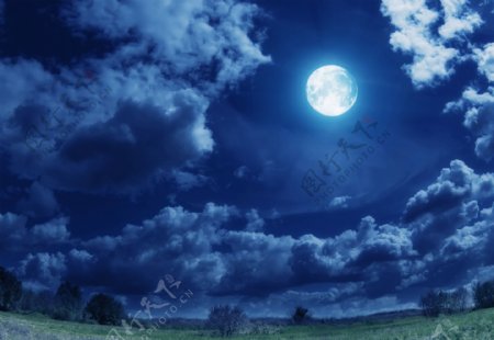 天空的月亮