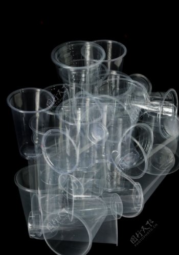 大量塑料杯子抠图透明分层