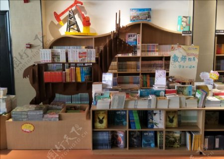 儿童书店鹿书架
