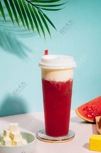 高清摄影图水果茶草莓奶霜