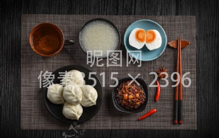 中国传统早餐小笼包俯拍图片素材