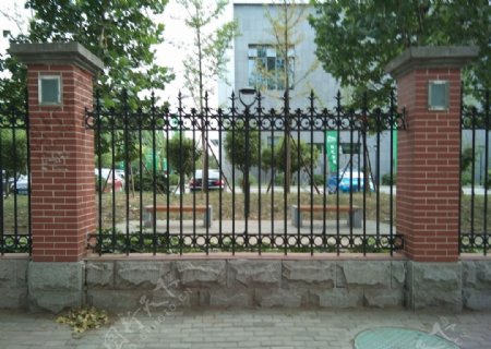 校园围墙柱子