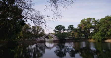 公园拱桥