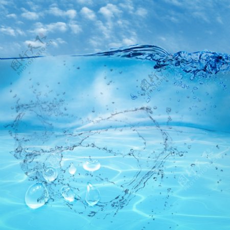 蓝色大海透明水珠化妆品PSD分层主图背景