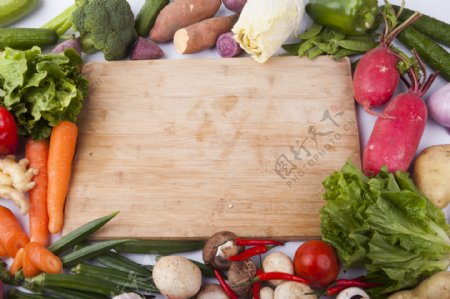 摄影图各种新鲜蔬菜及切菜板实物图