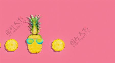 唯美手绘菠萝水果插画背景