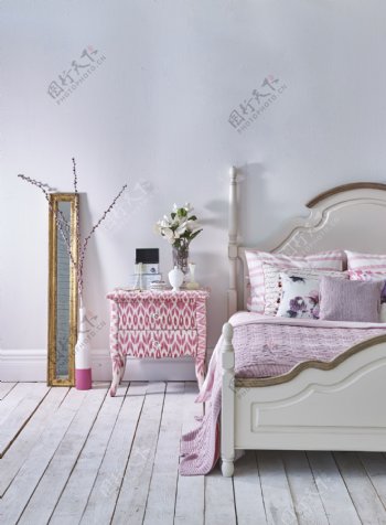 欧式粉色少女房间效果图