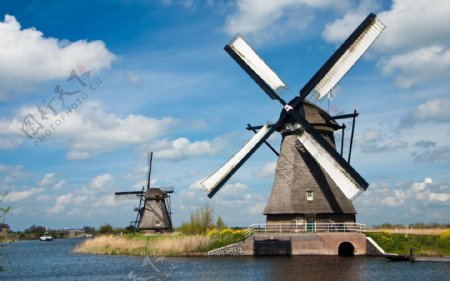 荷兰风车唯美清新风景