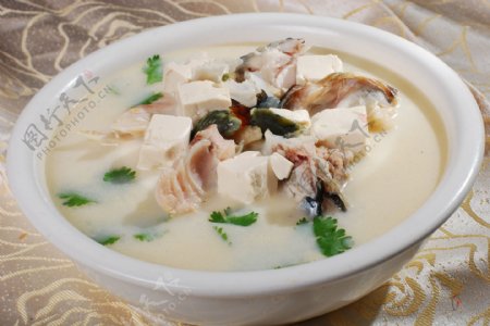花豆腐鱼头汤