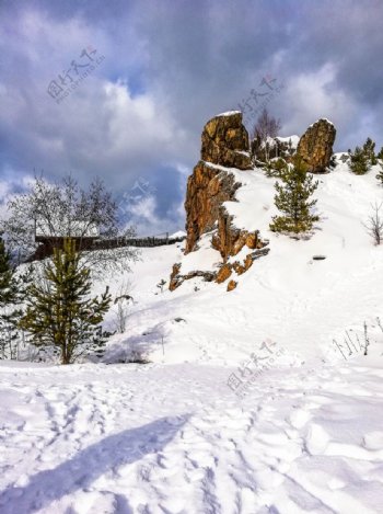乌拉尔山岩旅游雪