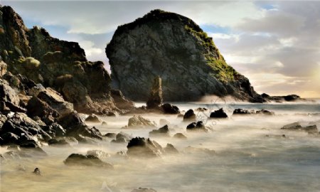 海边大石头和岩石