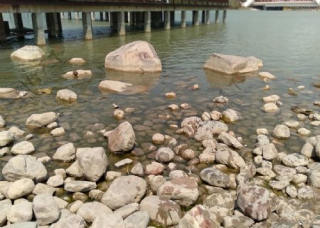 石头湖水景色