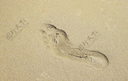 脚印鞋印足迹痕迹图片沙滩鞋
