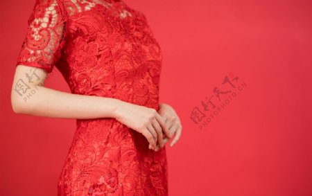 旗袍中式人物红色背景素材