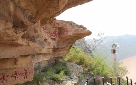 乾坤湾黄河畔的悬崖峭壁黄河栈道图片
