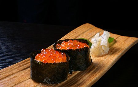 寿司类海苔鲑鱼卵寿司图片