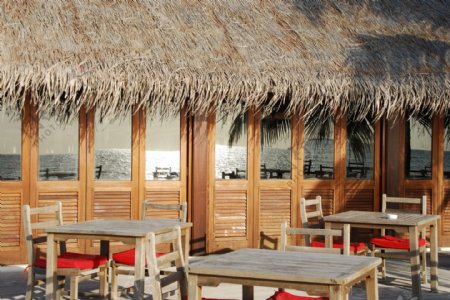 在马尔代夫海滩餐厅视图海洋反射