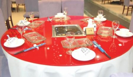 火锅餐桌图片