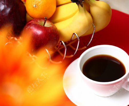 与咖啡早餐吃健康的水果