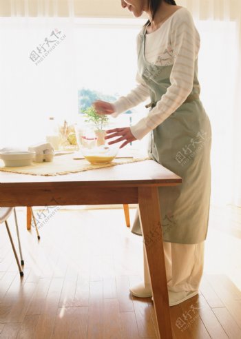 全方位平面设计素材辞典休闲家居室内厨房家庭主妇打扫整理清洁烹饪舒适整洁