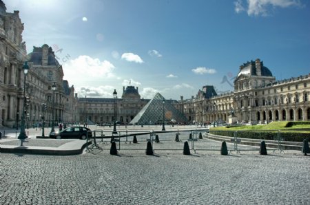 巴黎卢浮宫广场图片