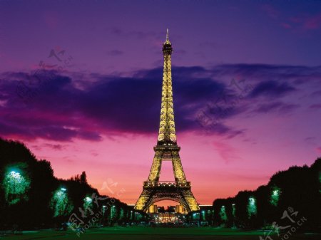 埃菲尔铁塔巴黎街景仿真油画图片