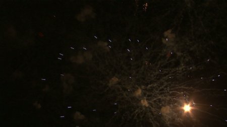 夜空中的11只股票的视频片段爆炸的烟花视频免费下载