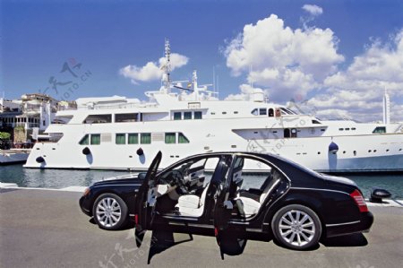 超级名车迈巴赫和油游艇图片