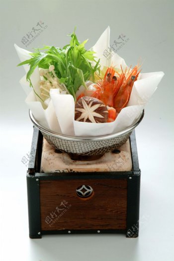 日式蔬菜蘑菇海鲜煲图片