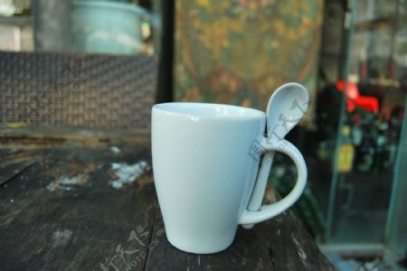 纯白咖啡杯图片