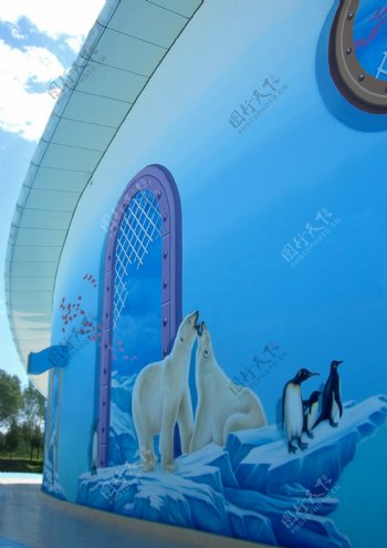 哈尔滨太阳岛极地馆建筑外观优美弧线企鹅白熊阳光蓝天