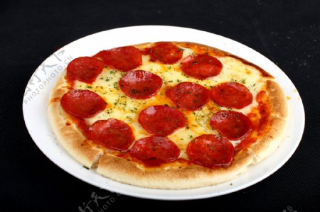 色拉米pizza图片