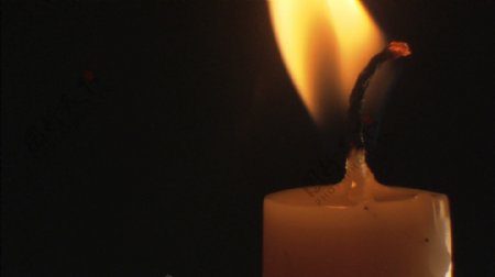 燃烧的蜡烛关闭股票视频视频免费下载