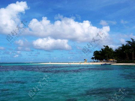 塞班岛军舰海滩风光图片