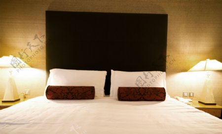 卧室双人床设计图片