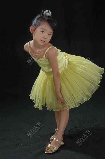 舞蹈小女孩图片