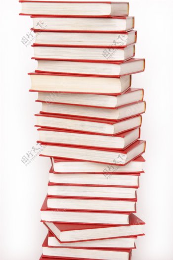 堆叠的红皮书