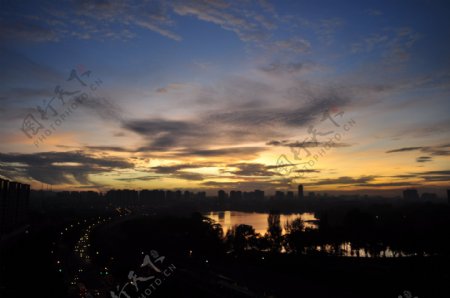 新加坡黄昏天空图片