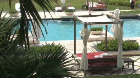 小屋附近游泳池在度假酒店2股份的录像