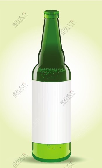 空白标签的啤酒瓶