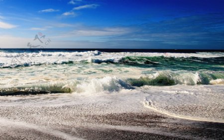 海岸巨浪图片