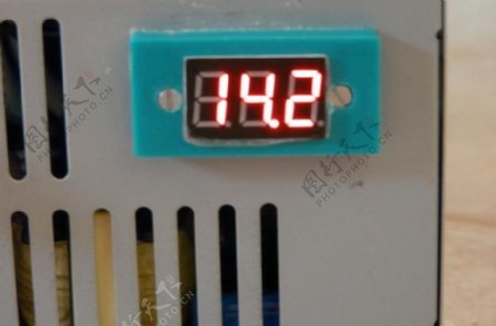 迷你箱架LED电压表显示