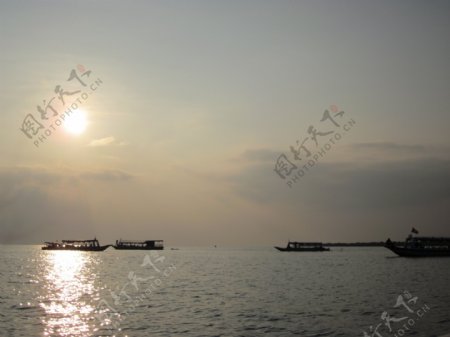 柬埔寨洞里萨湖的日落