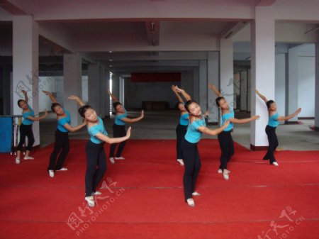 藏族舞蹈实际像素下不清晰图片