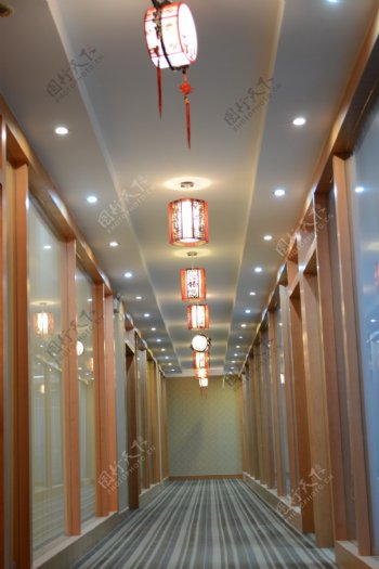 古典风格灯光走廊图片