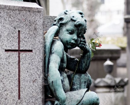 巴黎拉雪兹神父公墓的无名墓图片素材下载