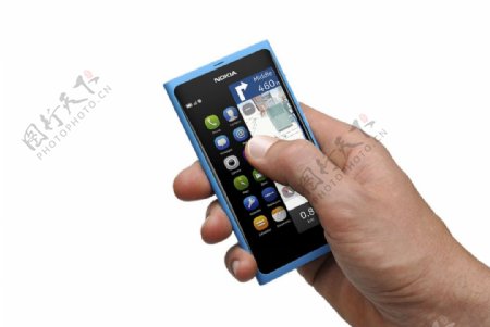 诺基亚N9手机蓝色手持图片