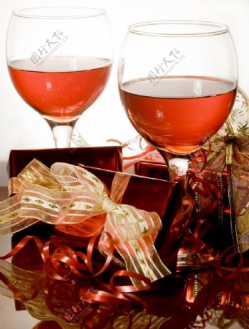 礼品与红酒图片